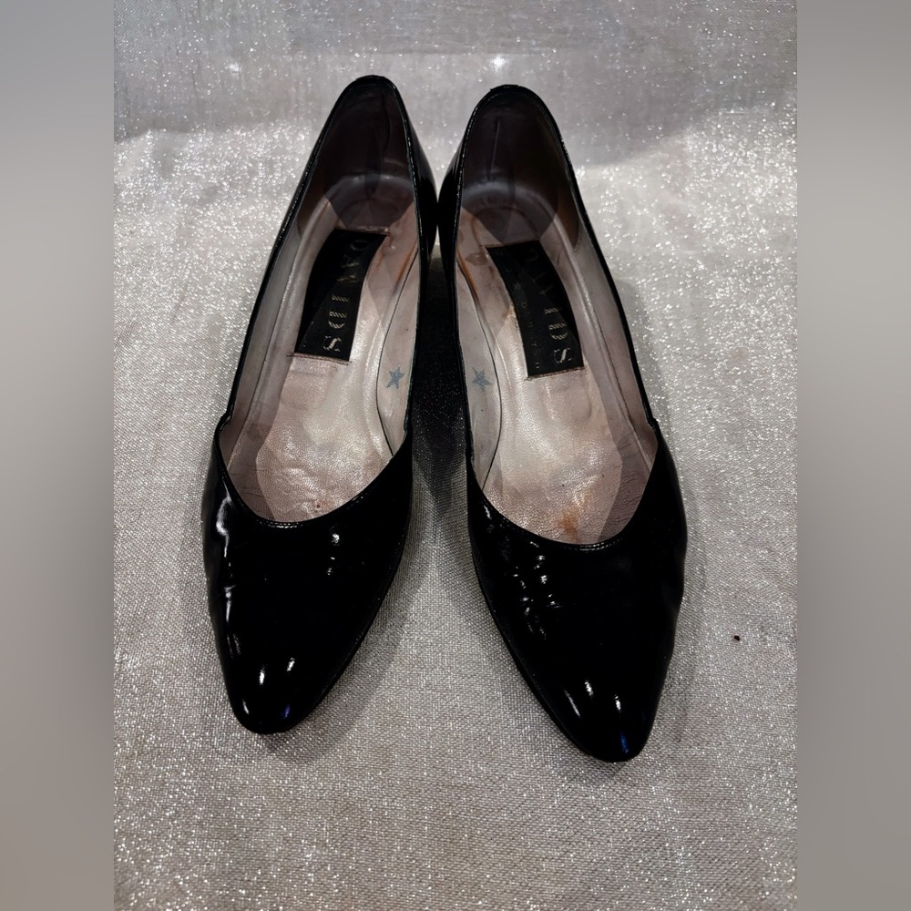 Vintage David's Patent Leather low heeled shoes sz 9 in good used condition